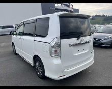 Toyota Voxy 2013