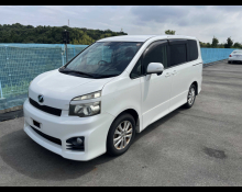 Toyota Voxy 2010