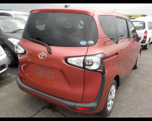 Toyota Sienta 2015