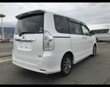 Toyota Voxy 2013