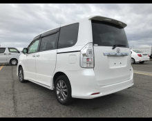 Toyota Voxy 2013