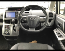 Toyota Voxy 2013