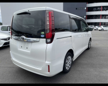Toyota Noah 2014