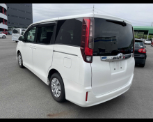 Toyota Noah 2014