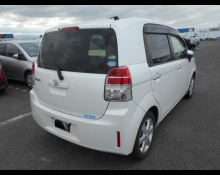 Toyota Spade 2015