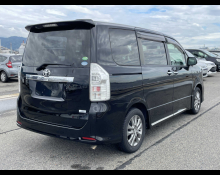 Toyota Voxy 2013