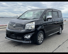 Toyota Voxy 2013