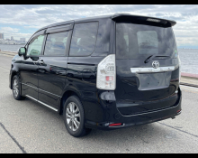Toyota Voxy 2013