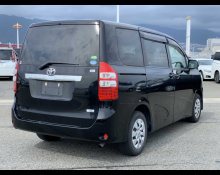 Toyota Noah 2013