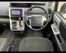 Toyota Noah 2013