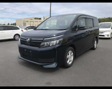 Toyota Voxy 2014