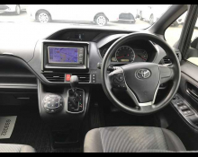 Toyota Voxy 2014