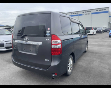 Toyota Noah 2012