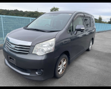 Toyota Noah 2012