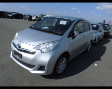 Toyota Ractis 2015