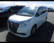 Toyota Noah 2015