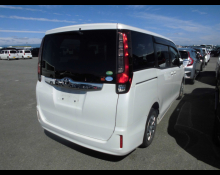 Toyota Noah 2015