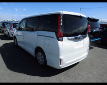 Toyota Noah 2015