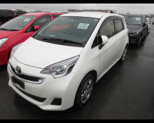 Toyota Ractis 2015