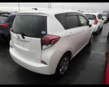 Toyota Ractis 2015