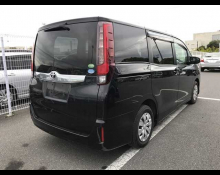 Toyota Noah 2015