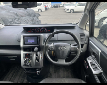 Toyota Voxy 2013