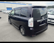 Toyota Voxy 2013