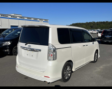 Toyota Voxy 2013