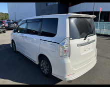 Toyota Voxy 2013