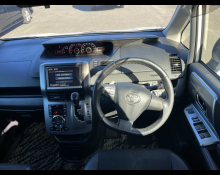 Toyota Voxy 2013