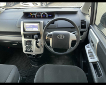 Toyota Noah 2013