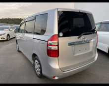 Toyota Noah 2013