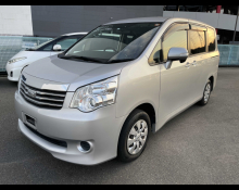 Toyota Noah 2013