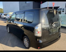 Toyota Voxy 2013