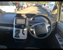 Toyota Voxy 2013