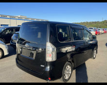Toyota Voxy 2013
