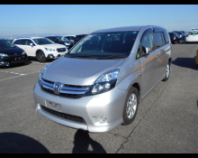 Toyota Isis 2016