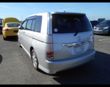 Toyota Isis 2016