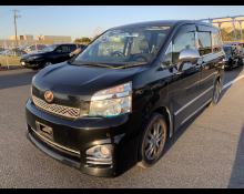 Toyota Voxy 2013
