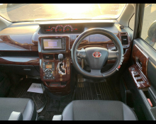 Toyota Voxy 2013