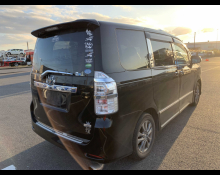 Toyota Voxy 2013