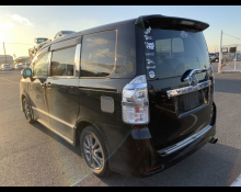 Toyota Voxy 2013