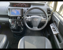 Toyota Voxy 2013