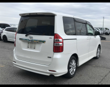 Toyota Noah 2013