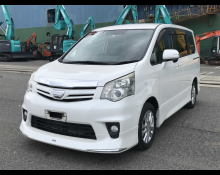 Toyota Noah 2013