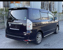 Toyota Voxy 2013
