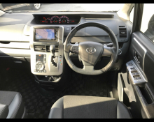 Toyota Voxy 2013