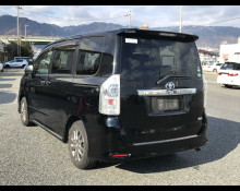 Toyota Voxy 2013