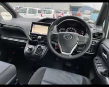 Toyota Voxy 2014