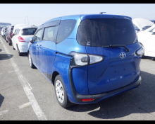 Toyota Sienta 2016
